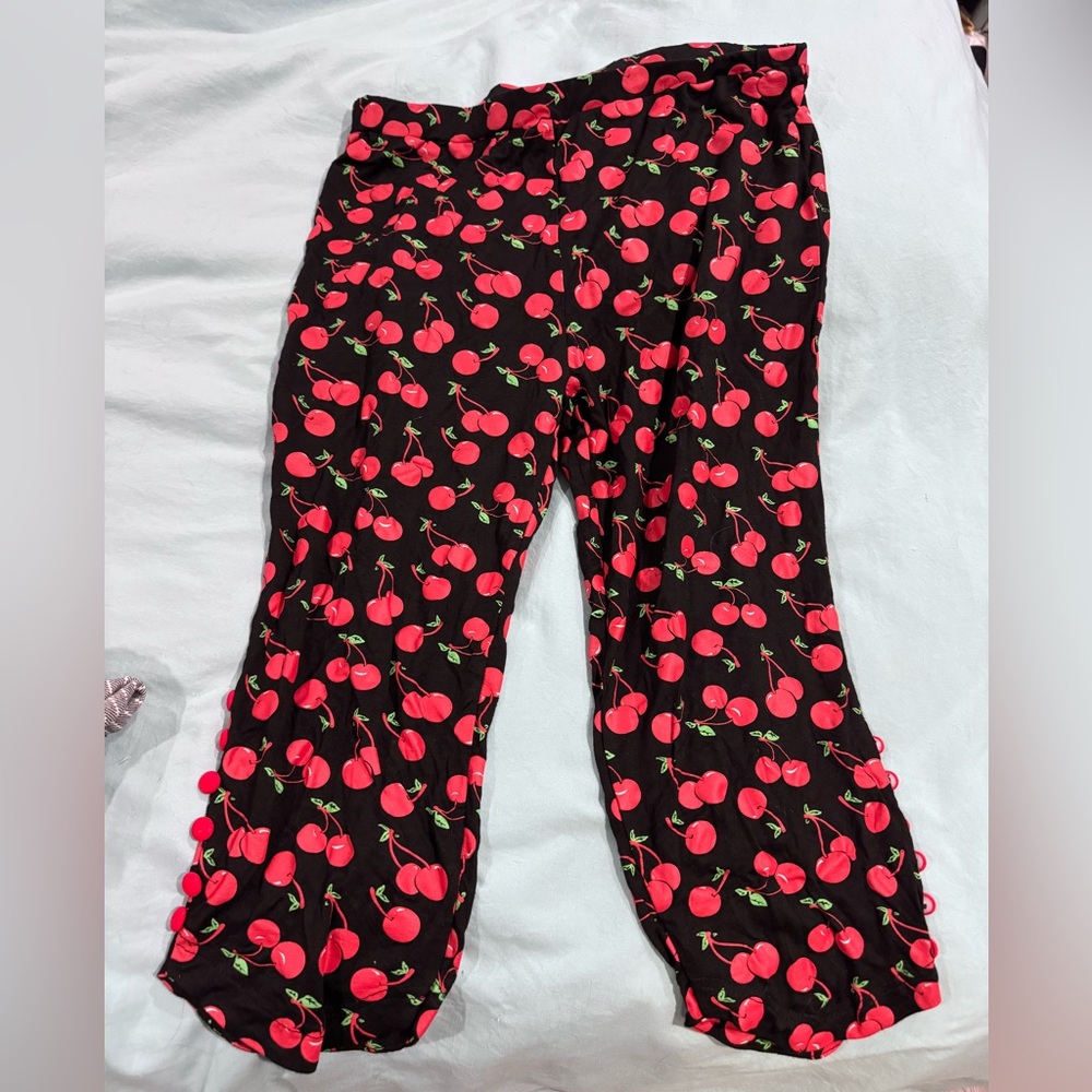 Sourpuss cherry capri leggings